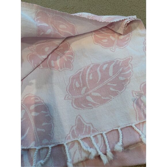 THE BEAUFORT BONNET COMPANY Turkish T Basic Beach Towel -Caicos Canopy Pink - Picture 6 of 8